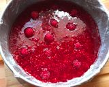 Une image de l'étape 2 de Charlotte aux framboises.