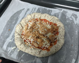 Foto del paso 8 de la receta: Pizza con bordes de queso y masa de semillas