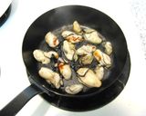 A picture of step 2 of Oysters Marinated in Olive Oil.