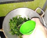 Foto langkah ke 4 dari resep Tumis kangkung kecap.