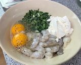 Hình bước làm 1 của món Bánh xèo hẹ tôm 🍤