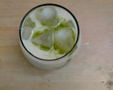 Foto langkah ke 4 dari resep Strawberry Matcha Latte.