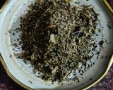 A picture of step 1 of Lemon grass & mint leaves tea.