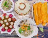 Hình bước làm 2 của món Cháo Hến Sườn Và Nấm Rơm