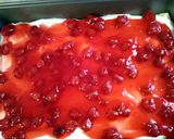 A picture of step 4 of Cherry danish desert.
