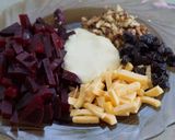 Фото кроку 1 до Салат из свеклы с сыром, орехами и черносливом.