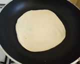 A picture of step 4 of Sausage and avocado salad tortillas.