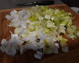 Foto del paso 1 de la receta Wok de puerro, coliflor, calabacín y pollo