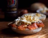 Foto del paso 4 de la receta: Montado de salmón y queso con huevo revuelto