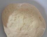 Foto langkah ke 3 dari resep Pizza Sosis Keju.