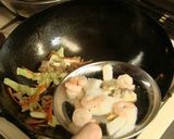 A picture of step 6 of Seafood Chow Mein.