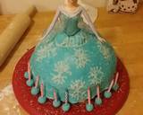 Taisen's Frozen Elsa cake recipe step 18 photo