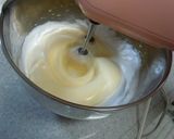 A picture of step 4 of Easy Oil-free Sponge Cake.