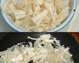 A picture of step 1 of Chinese-Style Enoki Mushrooms and Eggs.