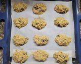 Foto del paso 3 de la receta: Bizcochitos de avena con mucha banana y pasas de uva