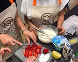 Foto del paso 2 de la receta: Shots de yogurt y frutos rojos