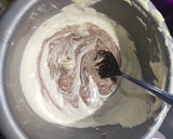 Foto langkah ke 6 dari resep Bolu Marmer Lembut Anti Gagal.