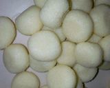 A picture of step 2 of Milk balls(gullisuwa).