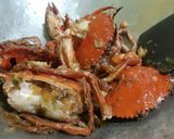 Foto langkah ke 5 dari resep Kepiting Goreng Mentega.