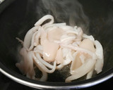 Foto del paso 4 de la receta: Calamares con aceitunas negras