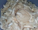 Foto langkah ke 1 dari resep Tumis jamur tiram simple.