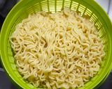 Foto langkah ke 1 dari resep Mie Goreng Lada hitam.