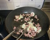 A picture of step 4 of Sublime Pasta with Garlic, Bacon and Heavy Cream.