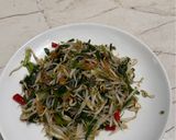 Foto langkah ke 5 dari resep Tumis Toge daun Kucai.