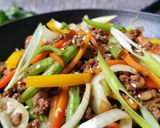 Foto langkah ke 4 dari resep Semur Sapi Cincang dengan Sayuran.