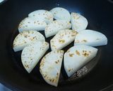 A picture of step 2 of Stewed Chicken Wings and Daikon.