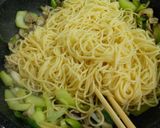 A picture of step 3 of Pork and Bok Choy Chinese-style Pasta.