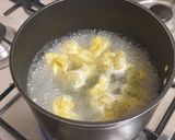 A picture of step 5 of Wonton soup.