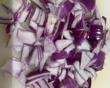 Foto del paso 1 de la receta: Crema de espárragos, patata y cebolla morada