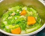 Hình bước làm 4 của món Canh Bí Đỏ Cải Bẹ Dún Nấu Tôm