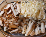 A picture of step 1 of Mushrooms and Tofu Simmered With Egg.