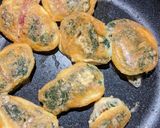 Foto del paso 6 de la receta: Rollitos de acelga y queso capeados