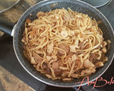 Foto del paso 4 de la receta: Tallarines con pollo y salsa de soja