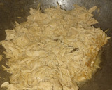 Foto langkah ke 2 dari resep Gepuk Ayam Suwir Serundeng.