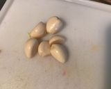 Une image de l'étape 2 de Poivrons padrons à l ail rôti et fleur de sel.