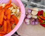 Foto langkah ke 2 dari resep Tumis brokoli, jagung, wortel, daun katuk.