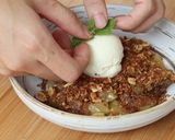 Foto langkah ke 7 dari resep Apple Crumble.