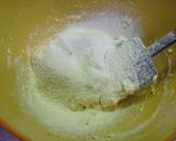 A picture of step 4 of Cheesy Yogurt Muffins.