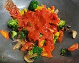 A picture of step 4 of Macaroni Masala.
