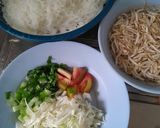 Foto langkah ke 4 dari resep Soto Ayam Bumbu Kuning.