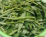 Foto langkah ke 1 dari resep Tumis kangkung sambel terasi ala Sherly_f.