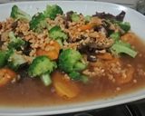 Foto langkah ke 4 dari resep Brokoli Jamur Ca Bawang Putih.