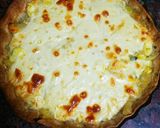 Foto del paso 4 de la receta: Tarta de cebolla, queso y algo más!
