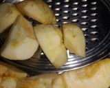 A picture of step 2 of Apple halwa.