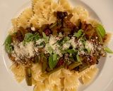 Une image de l'étape 5 de Farfalle aux haricots verts et tomates séchées.