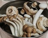 Foto langkah ke 2 dari resep Jejamuran Kemangi ala Subi 😍.